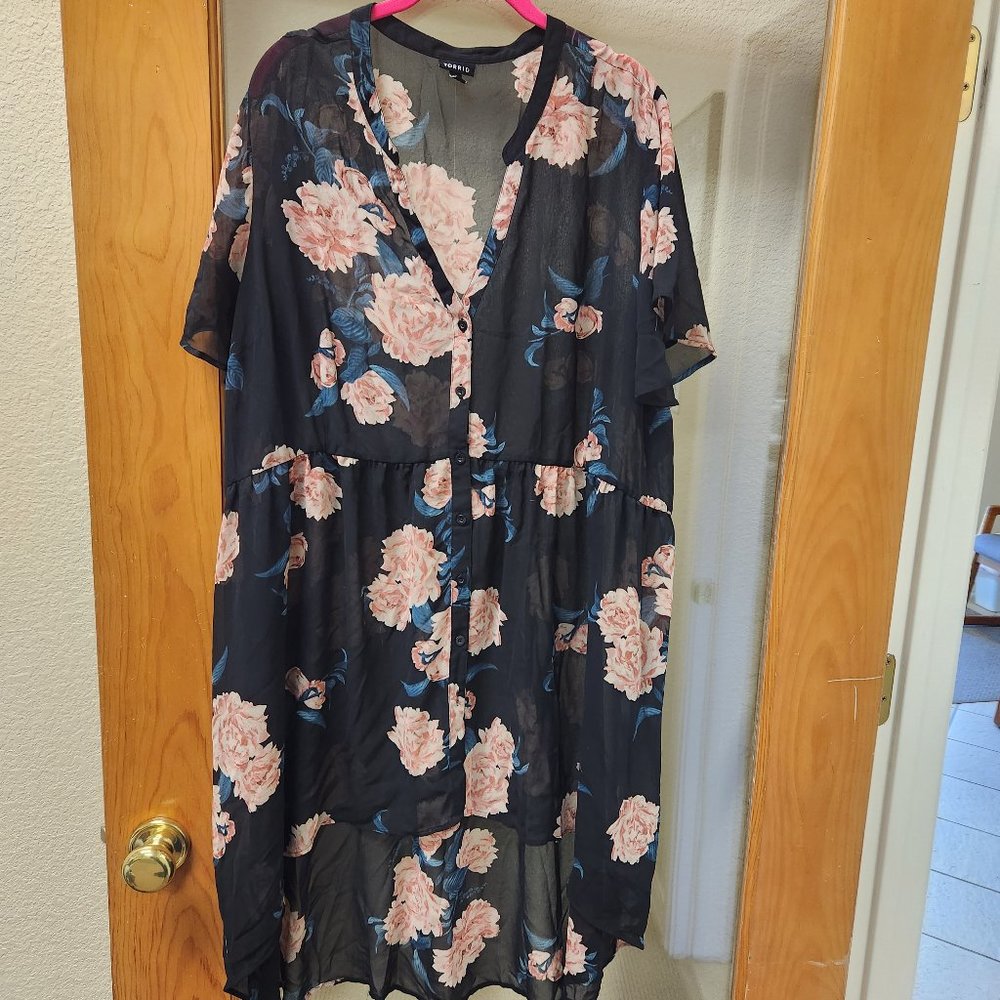 Torrid size 4 Asymmetrical Sheer Tunic